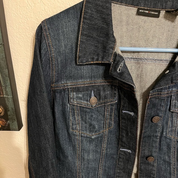 Perfect denim jacket. 🤍💙🤍 - Picture 7 of 9